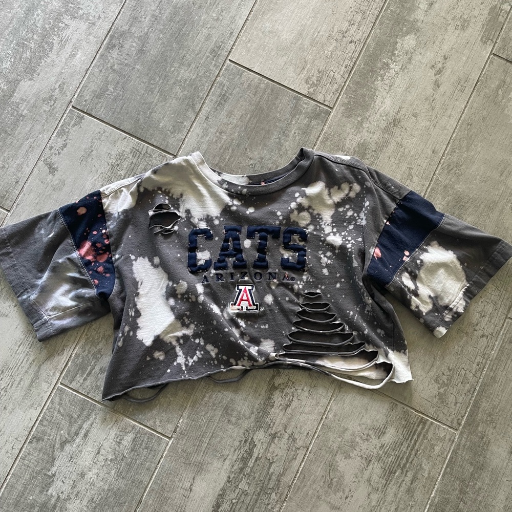 UofA distressed tailgate tee